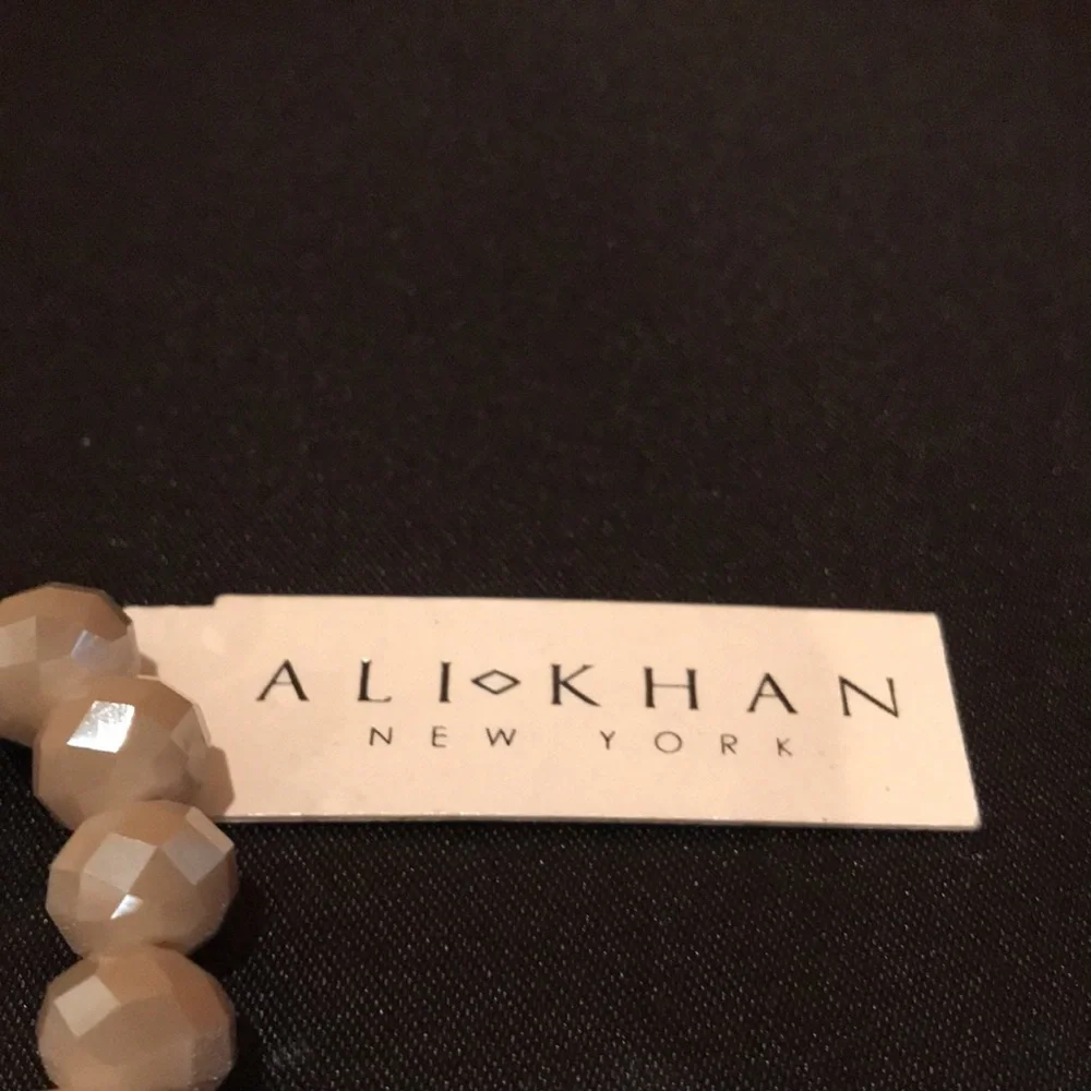 Ali Khan New York Stretch Bracelet - Picture 5 of 5